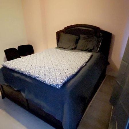Private Double Bed Room Only With Balcony In Apartment Roterdão Exterior foto