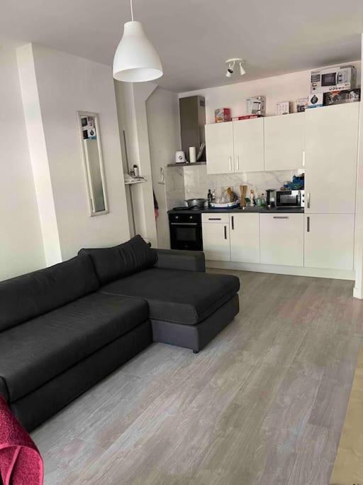 Private Double Bed Room Only With Balcony In Apartment Roterdão Exterior foto