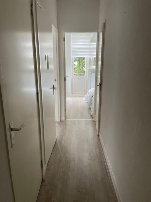 Private Double Bed Room Only With Balcony In Apartment Roterdão Exterior foto