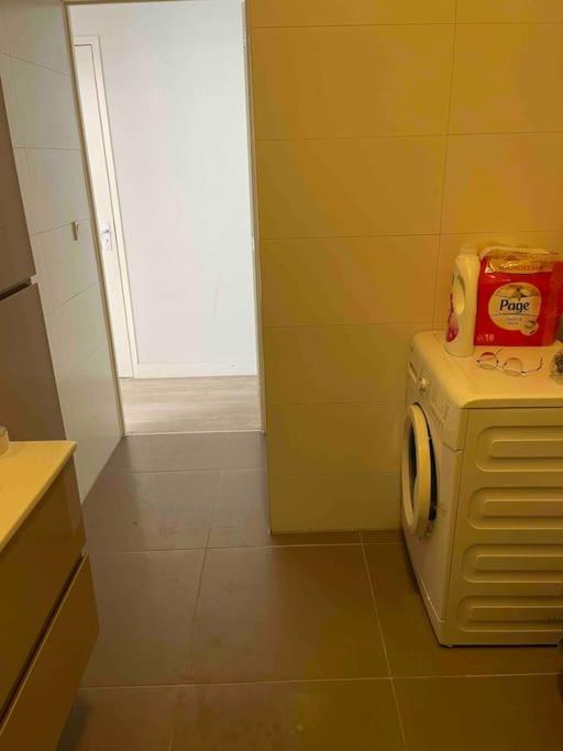 Private Double Bed Room Only With Balcony In Apartment Roterdão Exterior foto